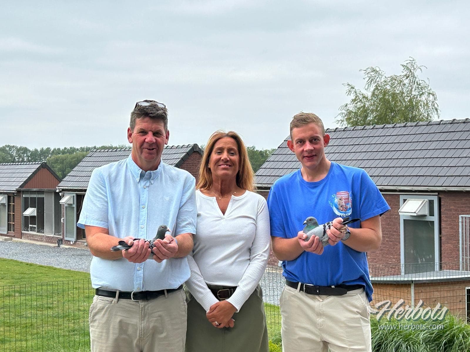 CASAERT-SENECHAL (Russeignies) have the 2 fastest pigeons against 12,354b. at Vierzon Interprovinciale