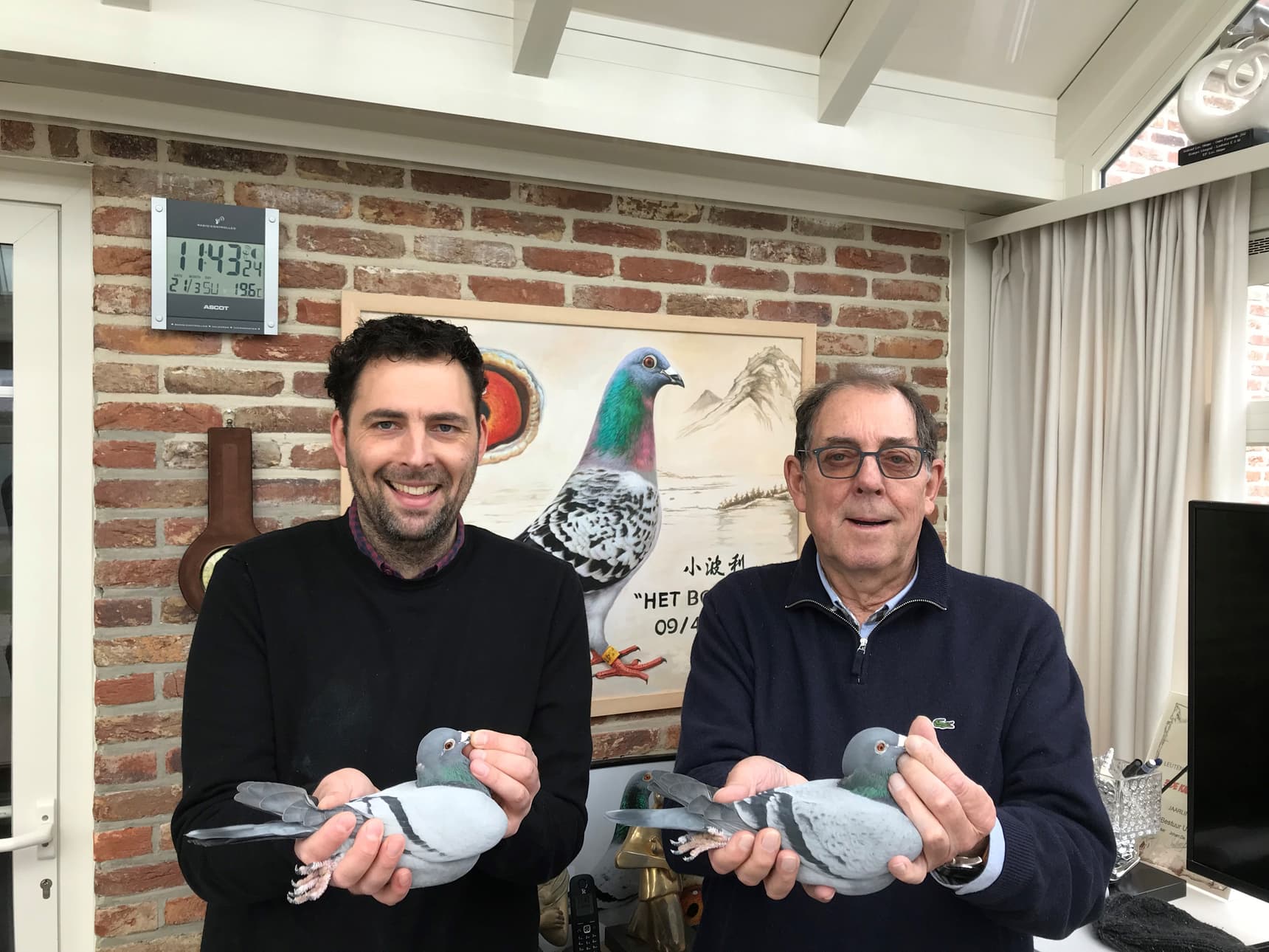 Eddy and Maarten Leutenez, Kruishoutem, are busy doing what they like the most : shining with the youngsters !