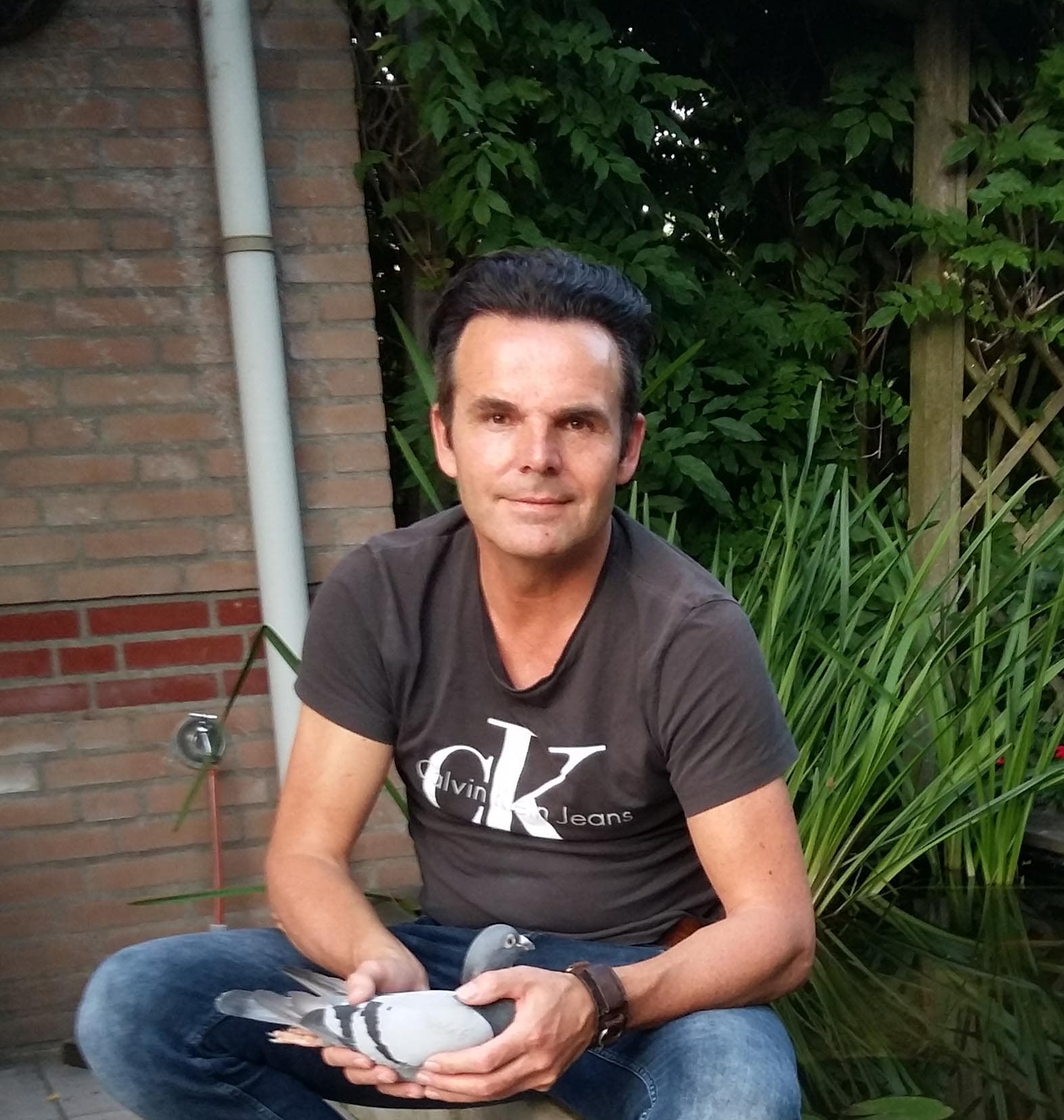 Frans Rutten uit Horst met zijn All Round duiven met o.a. 1ste Nationaal Issoudun 12.191 duiven