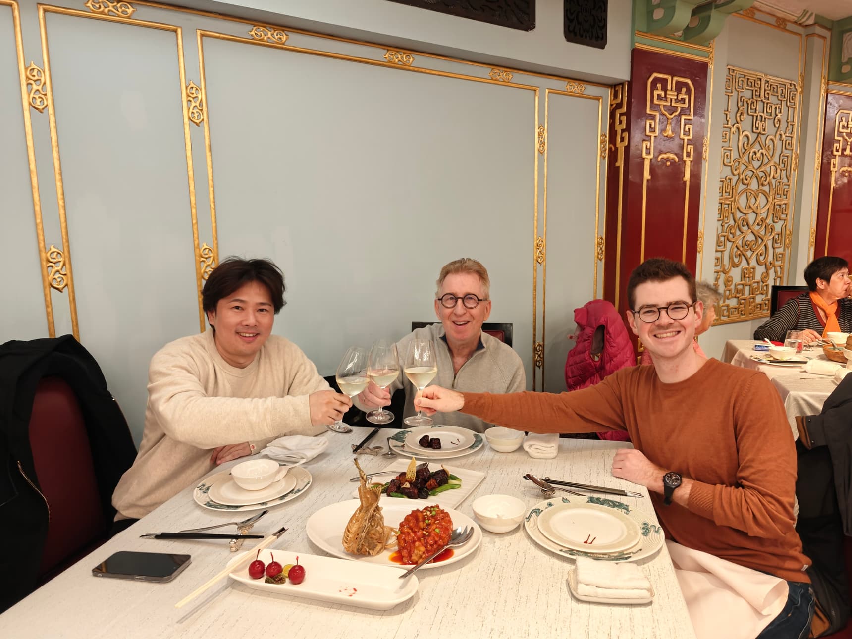 贺伯特团队跟考夫曼先生去了中国，把考夫曼顶级种鸽成绩鸽拍卖会的鸽子介绍给国内鸽友。