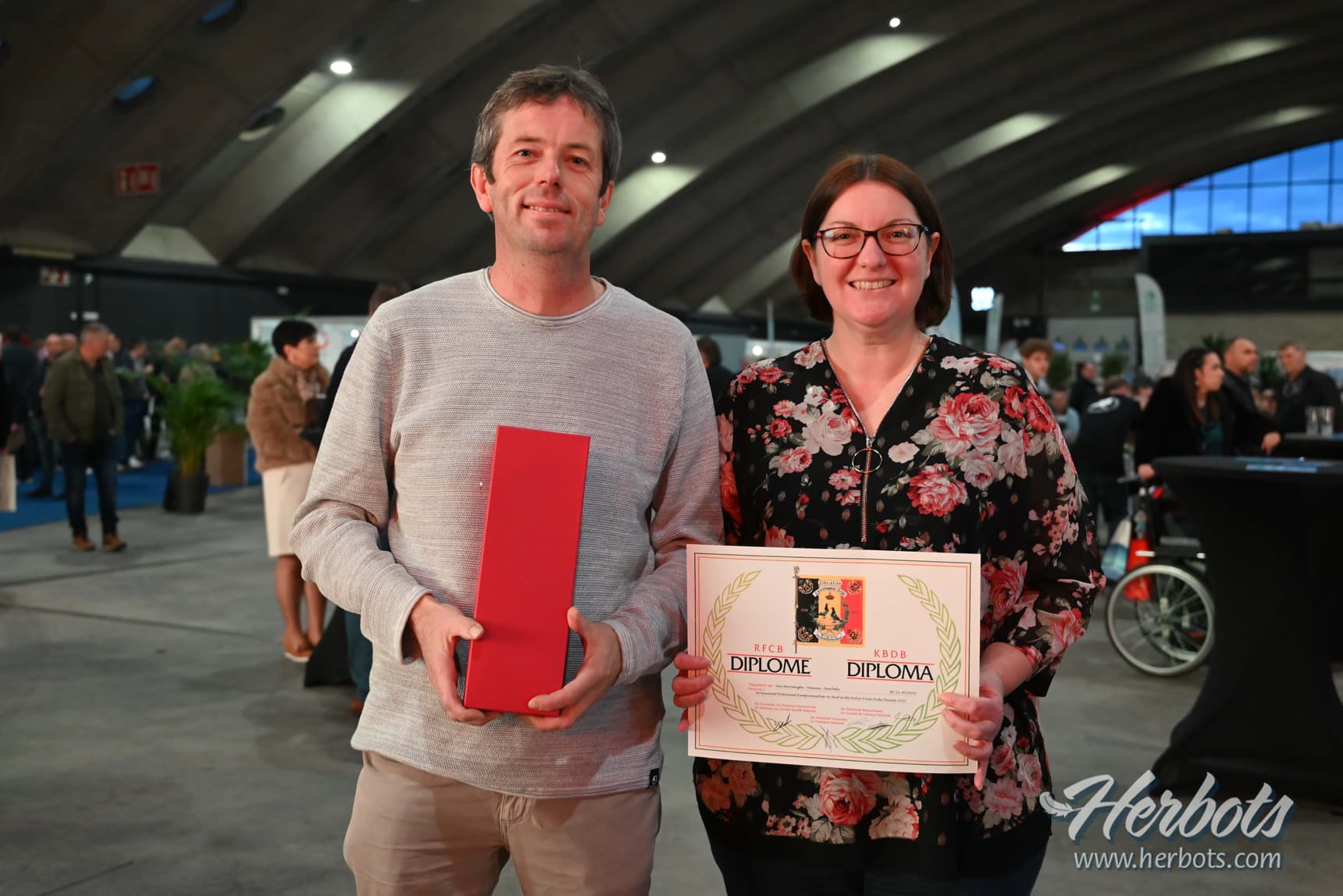 Van Herreweghe-Mannes (Meerbeke) 1° As pigeon Prov. KBDB Flandre Orientale Grand Demi Fond vieux 2ème World Best Pigeon ½ distance 2023