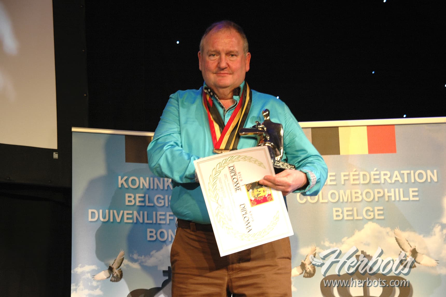 Pigeon Bids Van Dyck Dirk - August 2022