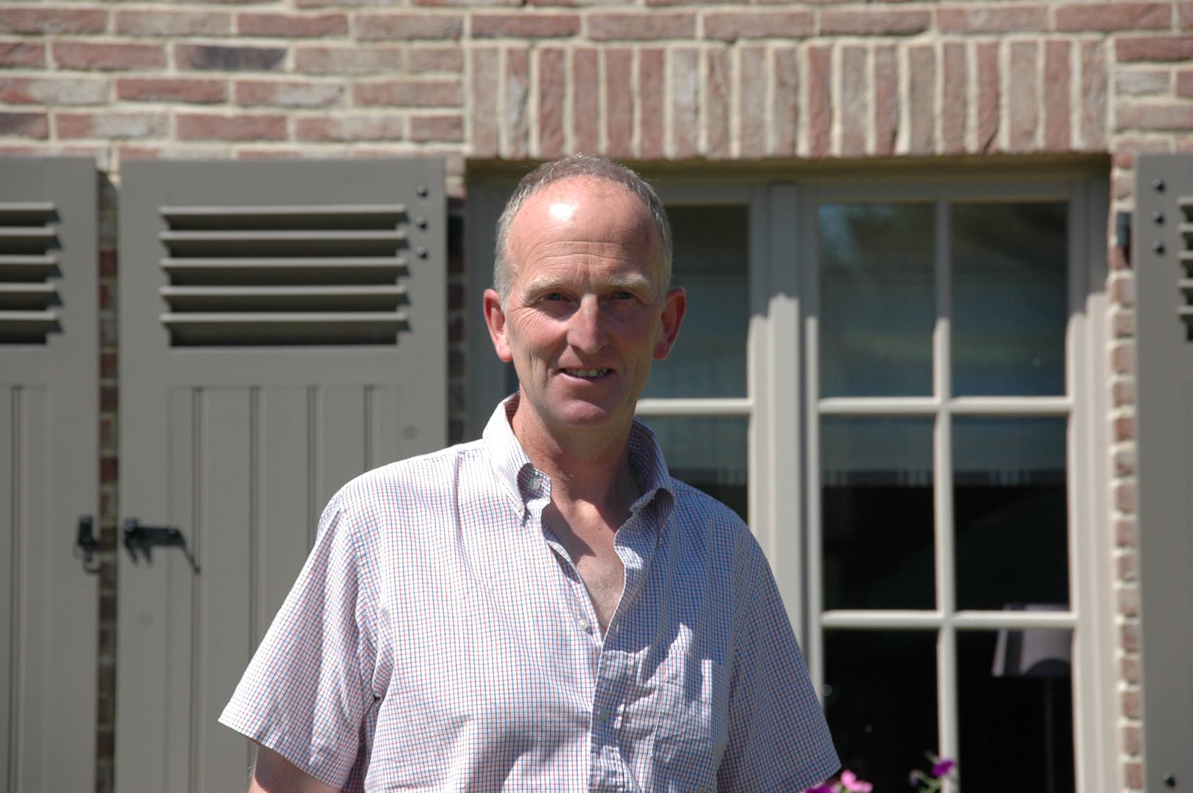 Pigeon Bids Denis Sapin